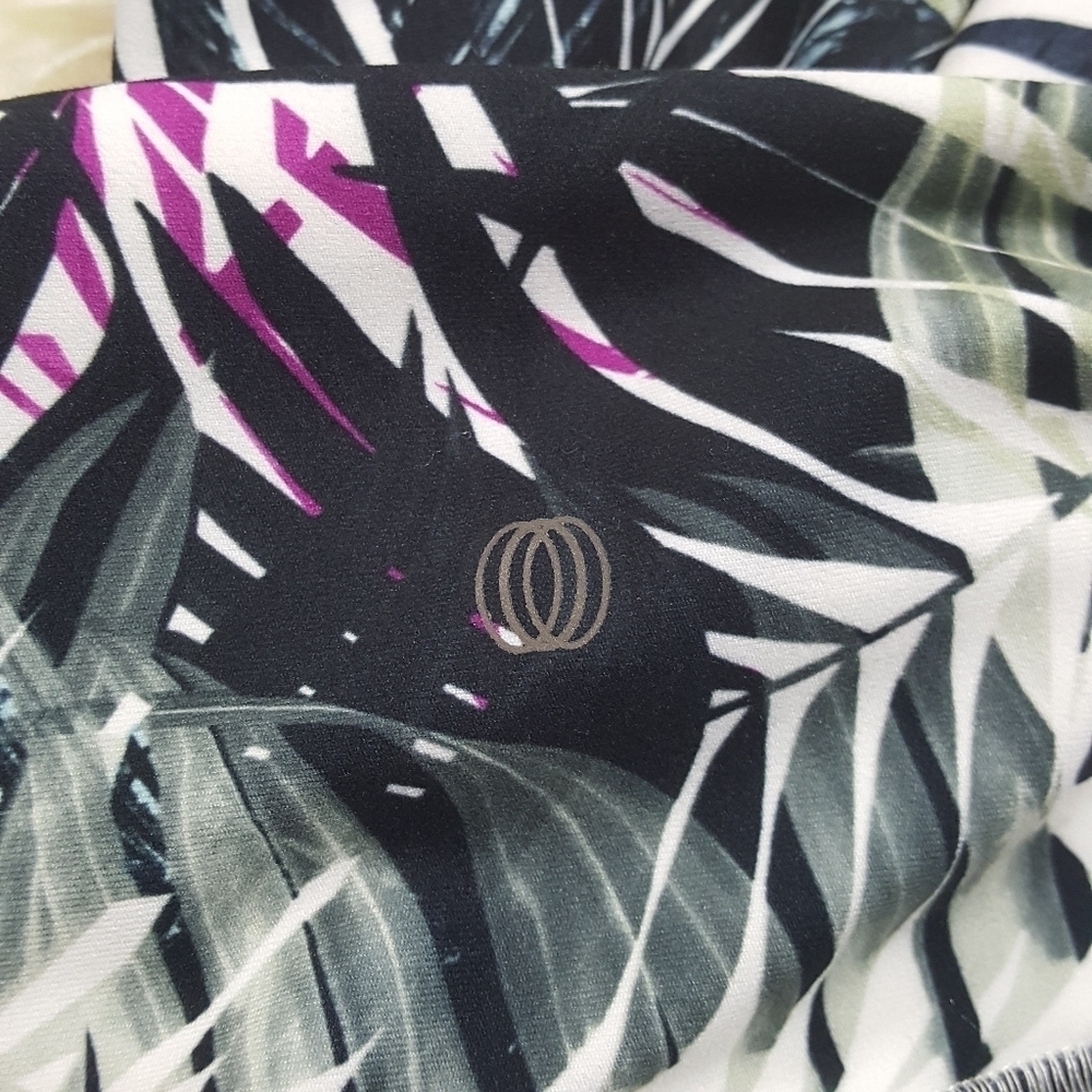 Balance Collection Palm Print Dry-Wik Leggings - Picture 3 of 10